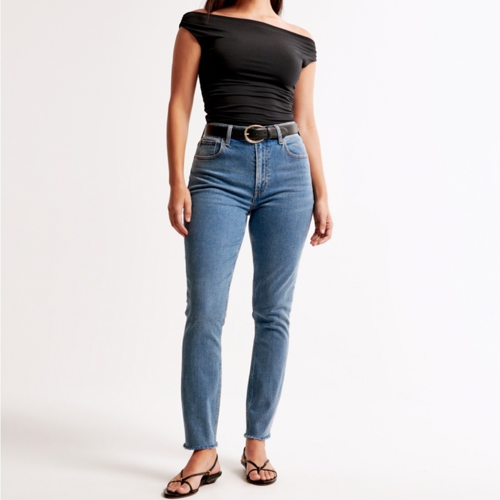 NWOT Abercrombie Curve Love High Rise Skinny Jean Medium Wash Size 6/28 Long